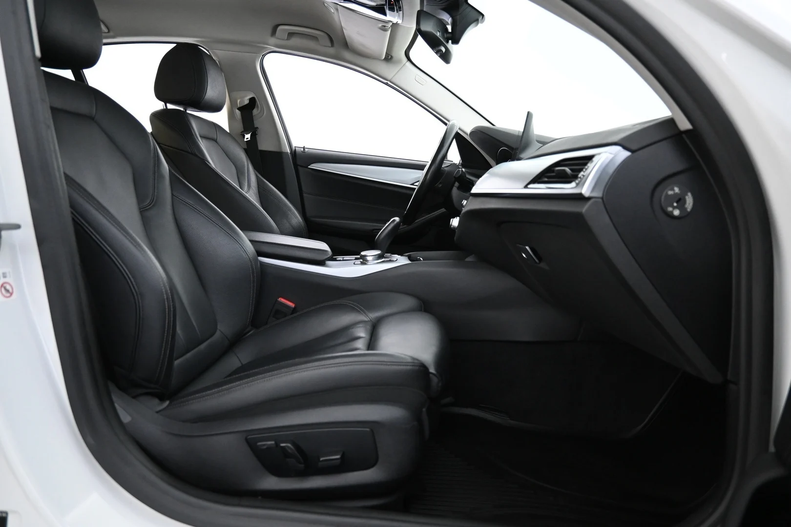 Car Image - 61VK8smNJXrtCe52y8FkfT