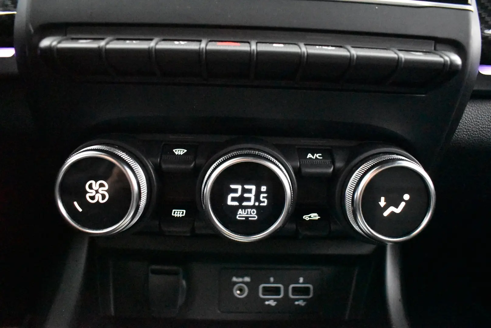 Car Image - 4E2Yx29YA9EcljVcLwJVe5