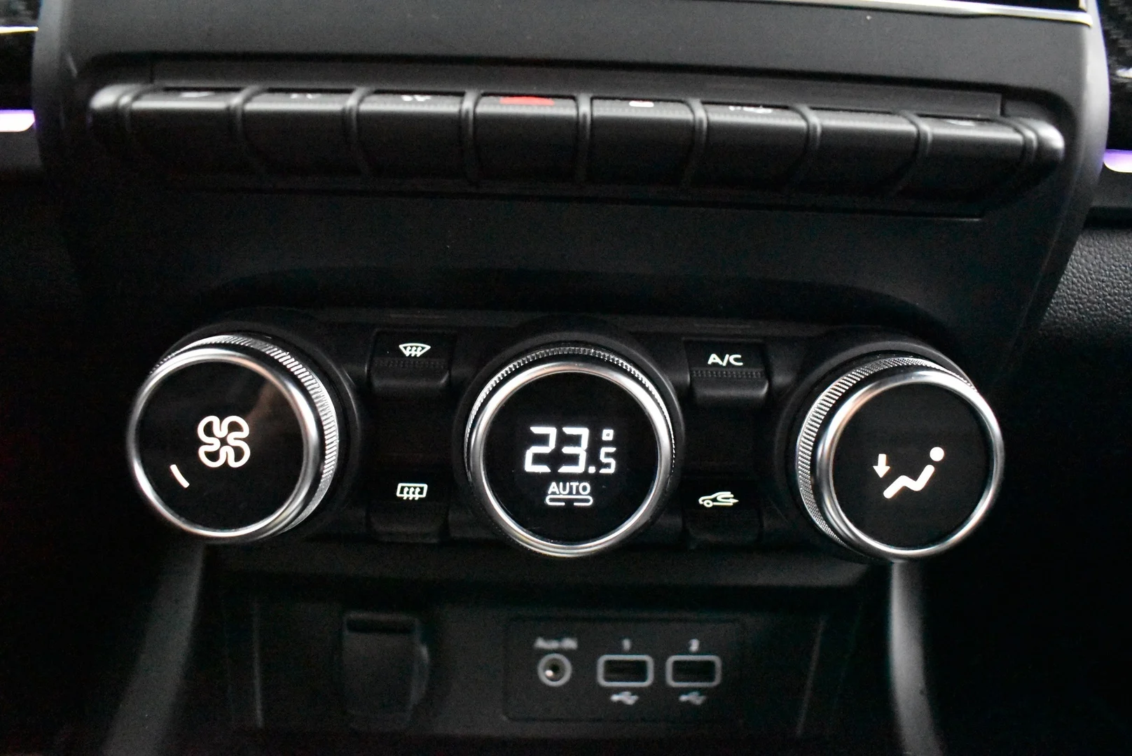 Car Image - 4E2Yx29YA9EcljVcLwJVe5