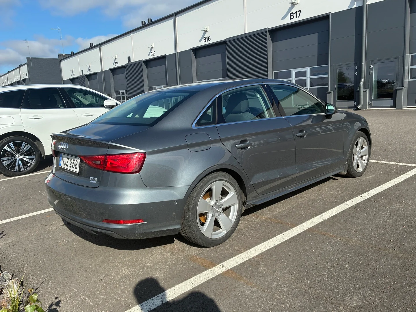 Car Image - 3xxeuJQwYVuspNKajm6iKI