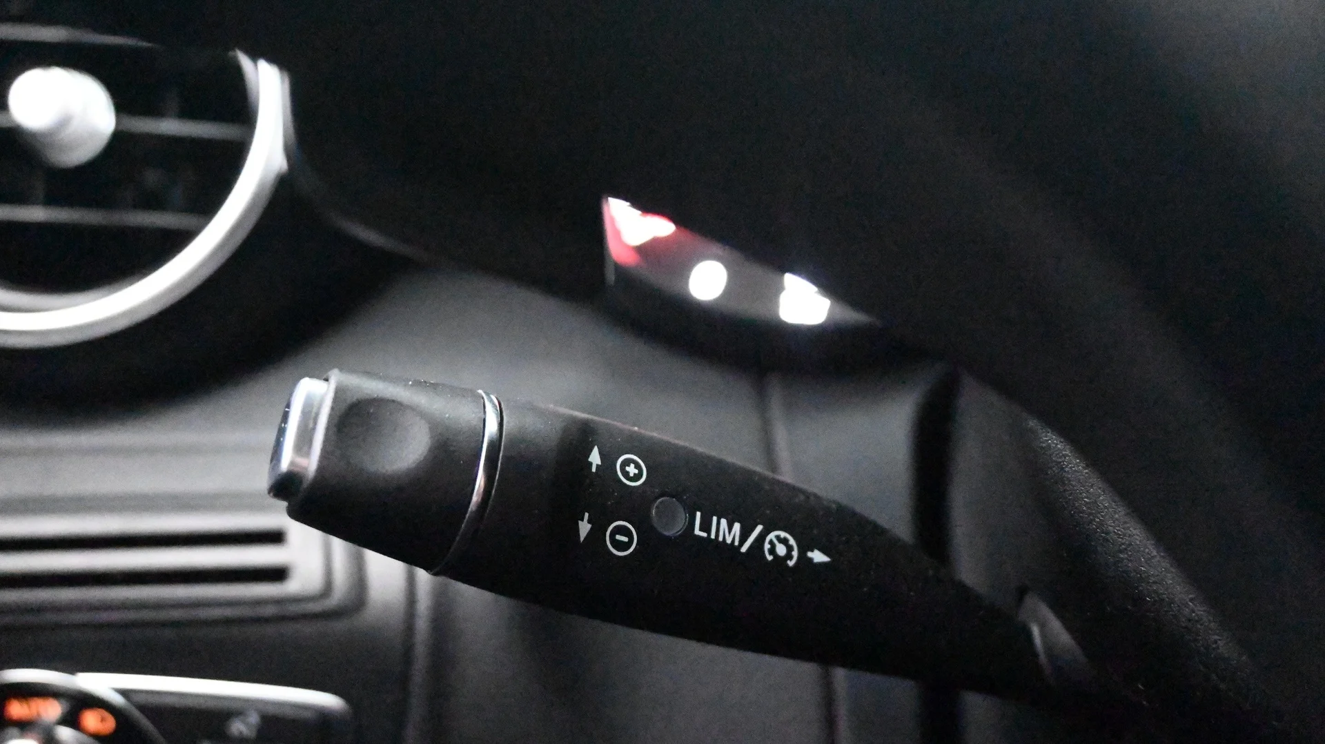 Car Image - 8fsJWIVRYIdcwd6IQihQN