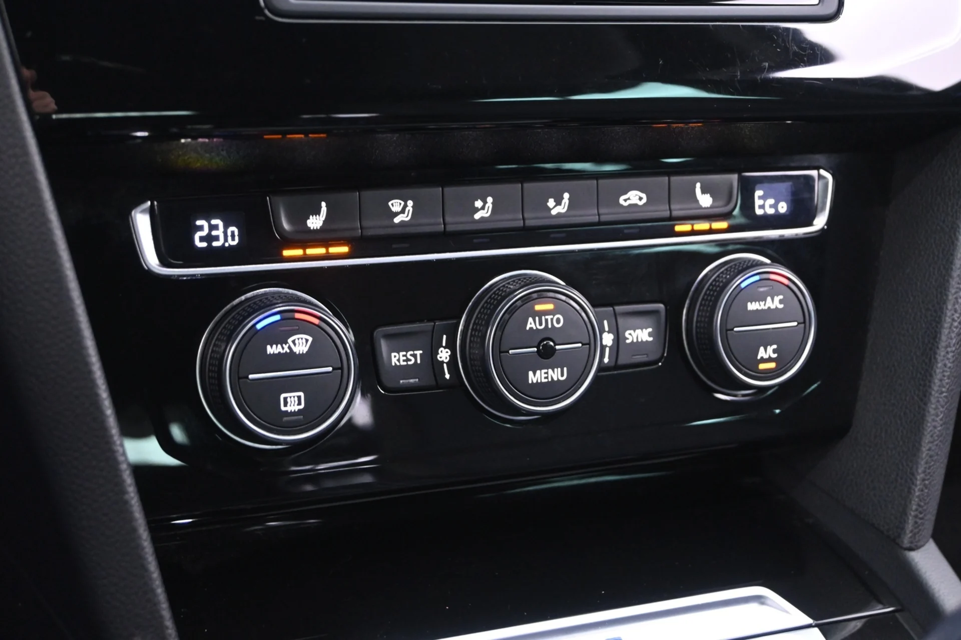 Car Image - 69h6LhKB4OSAn21xlporLx