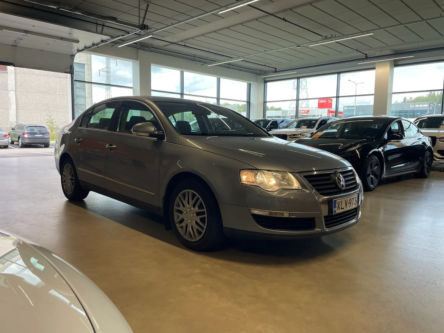 Car Image - 4ngzmHLN1YfmHfrgSdkN3l