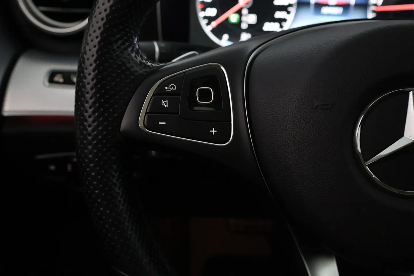 Car Image - 5BMAkzcYoec3y307NCVkXt