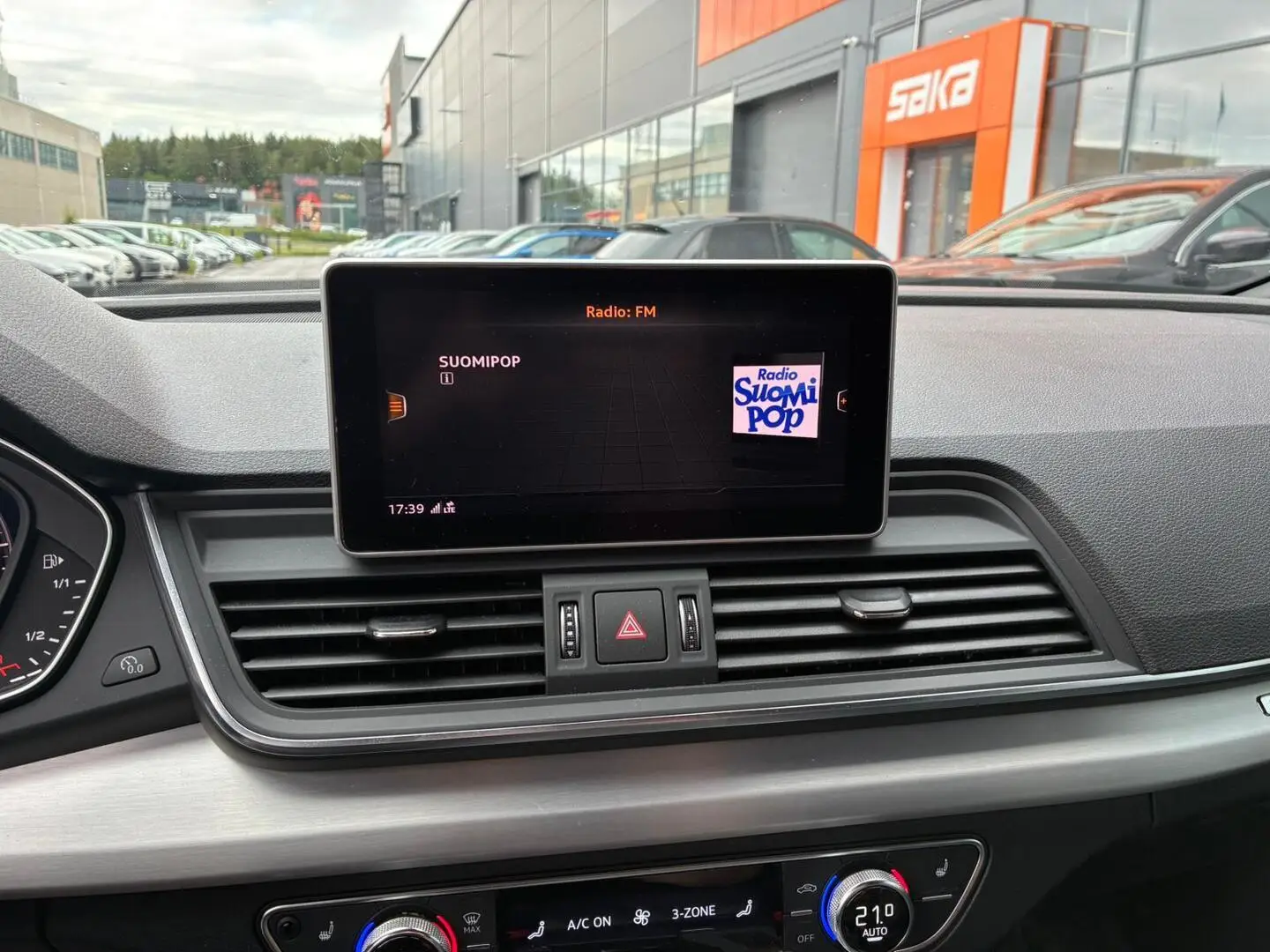 Car Image - 2LaAzPFZH6mEj3ceNtOOYl