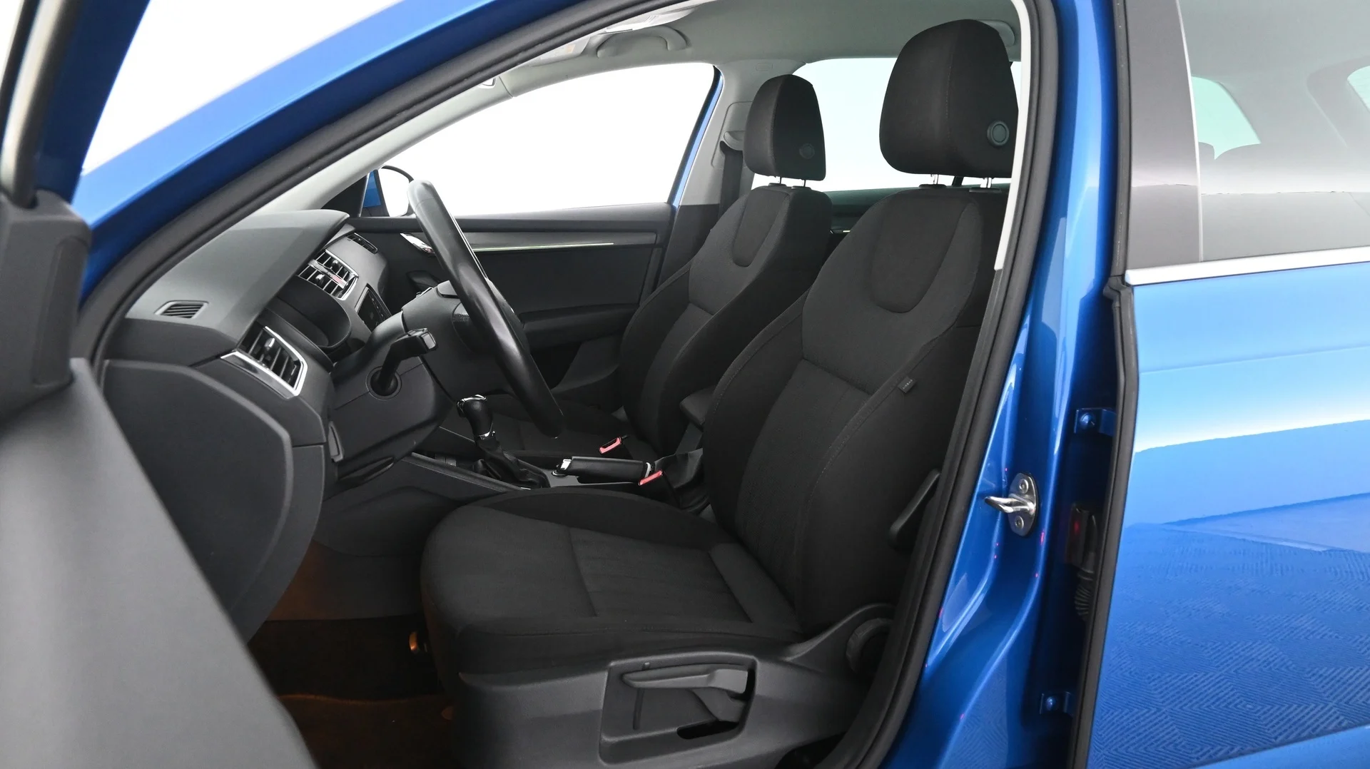 Car Image - 5LCHoR285unO390EwtP6Hq