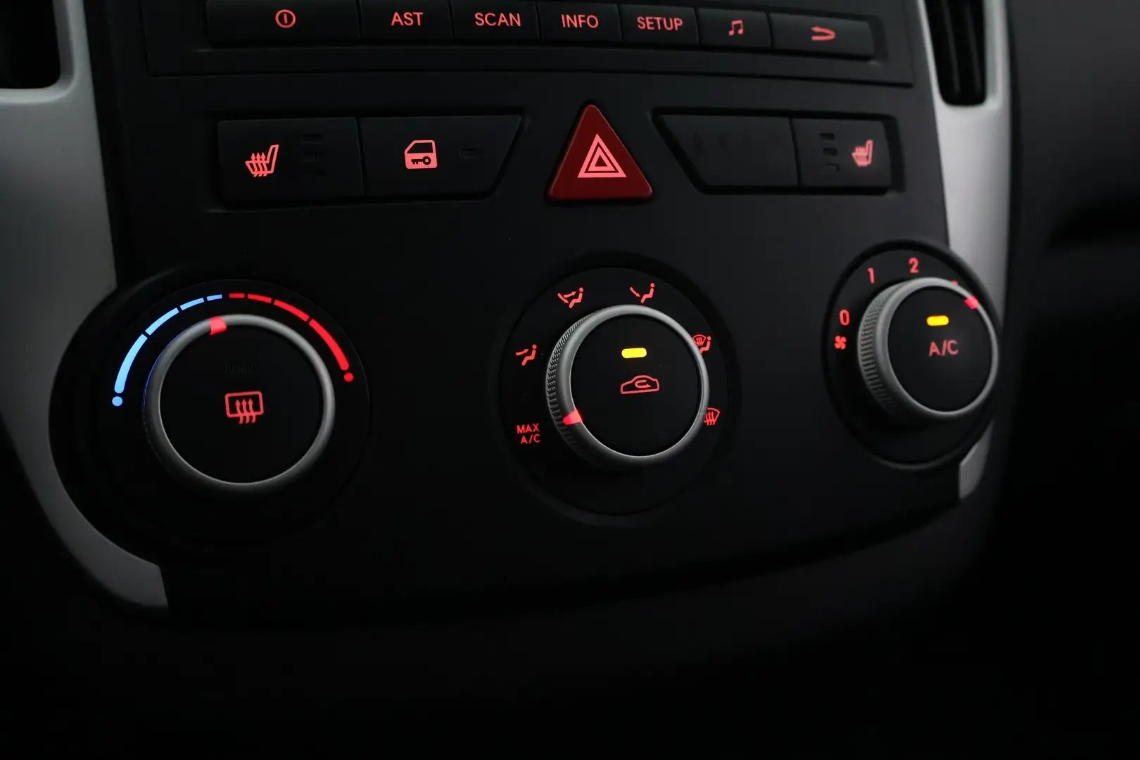 Car Image - 2J4d8lELZW06rYjNj1qARk