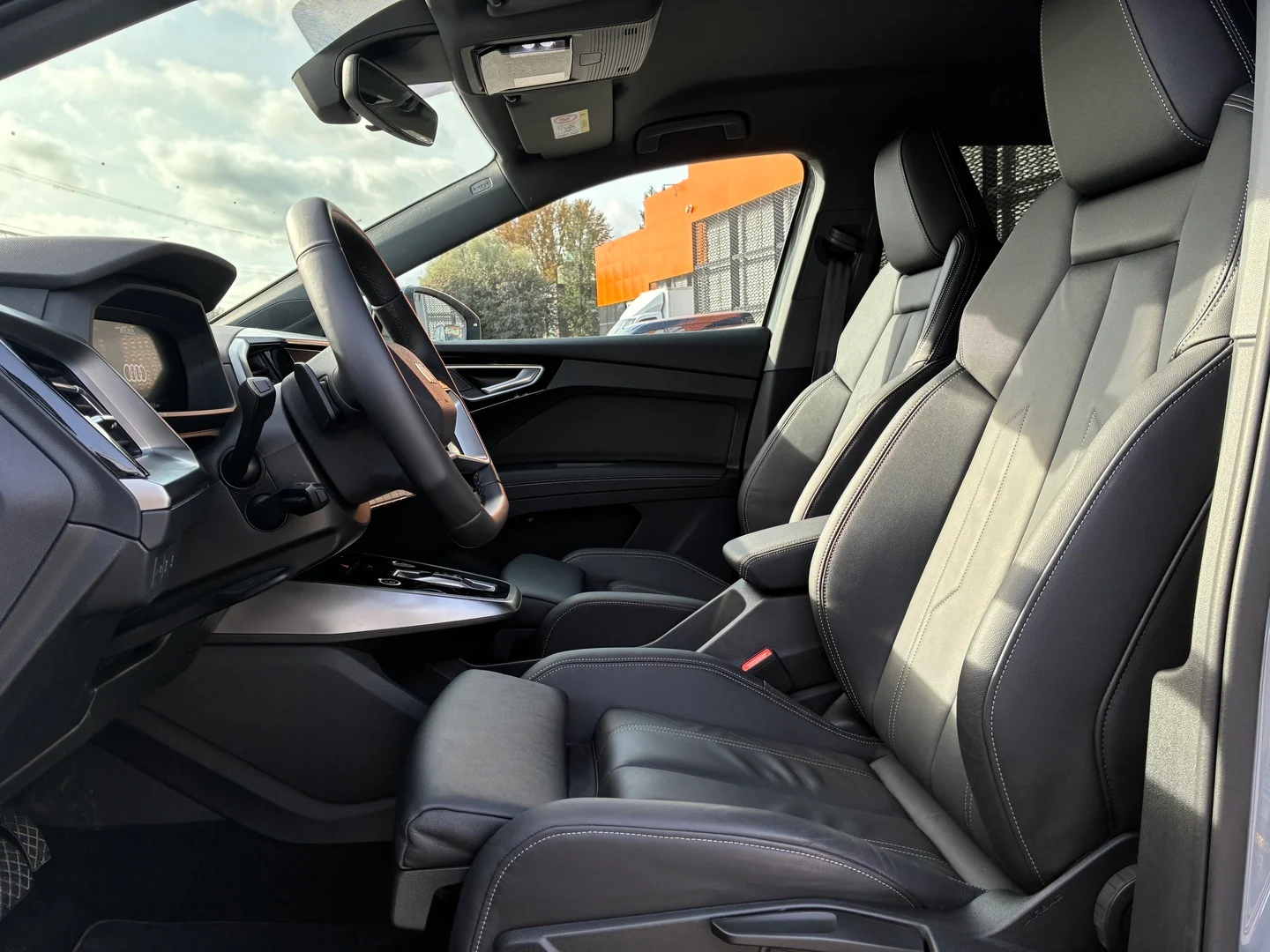 Car Image - jUoxiiPoL461DjriPmWYZ