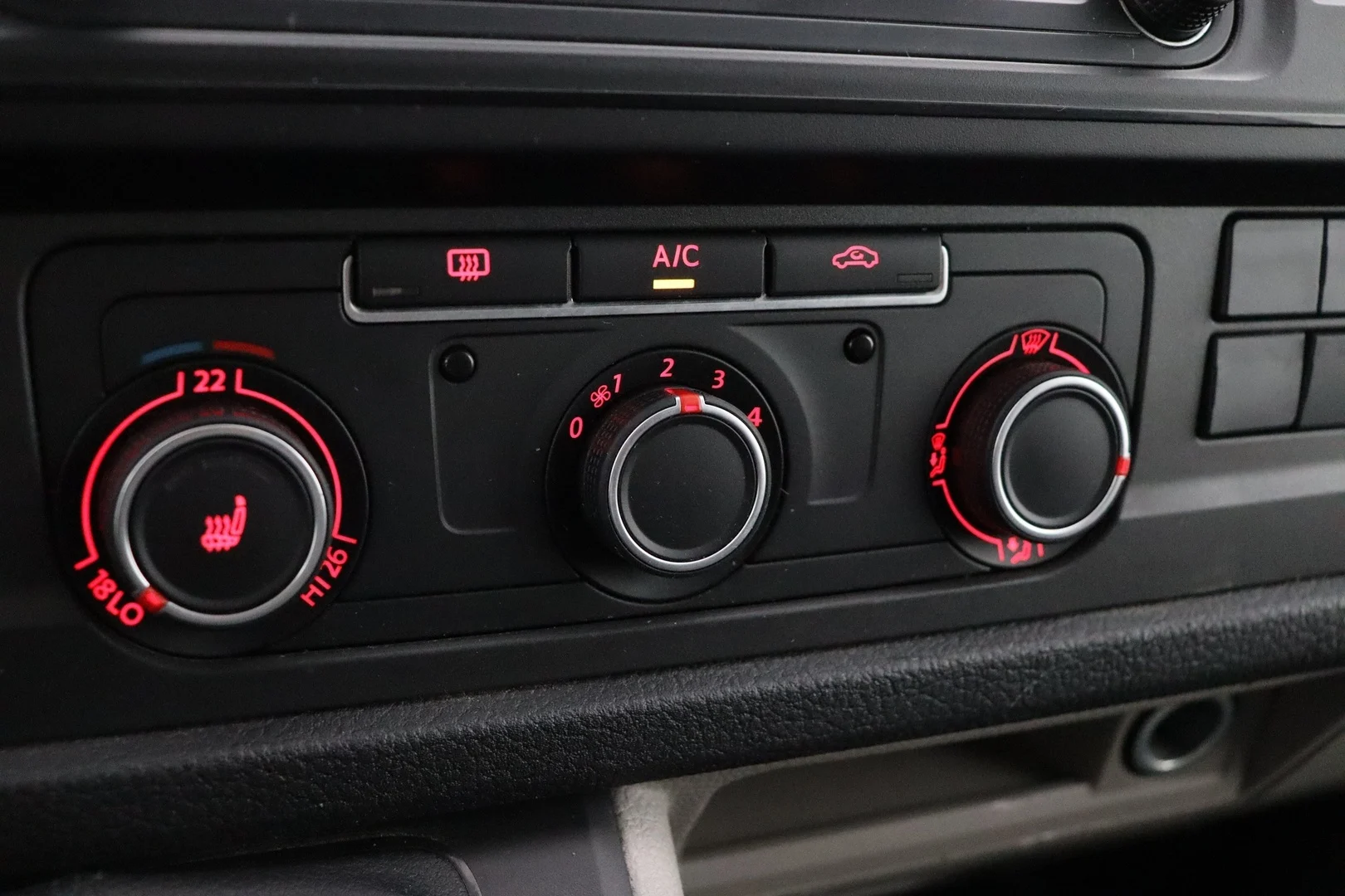 Car Image - 5YOZZQ4JNNlVicdN6fDKbD