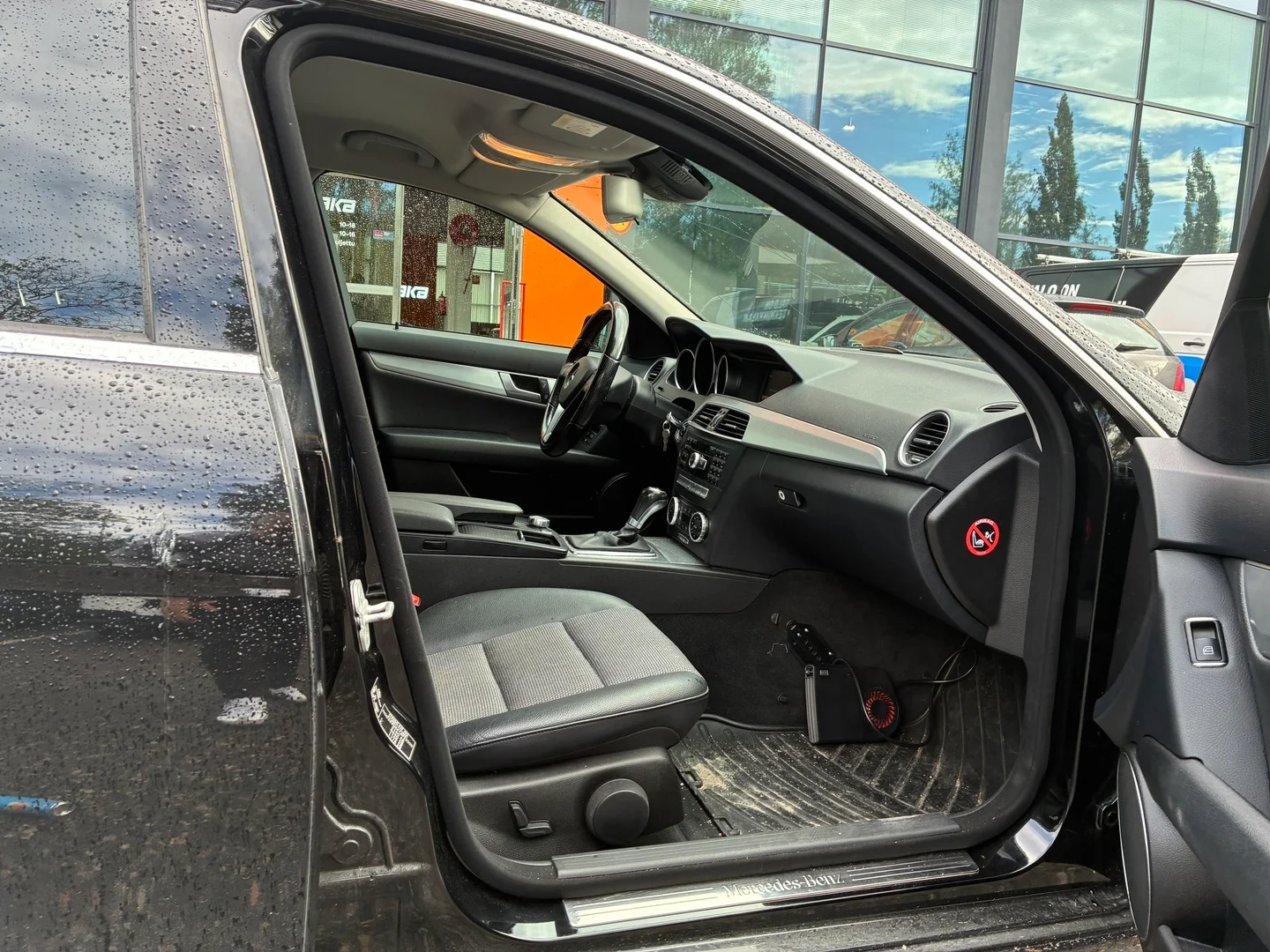 Car Image - 3PtrL8YMD5yzraI6gcfJ5a