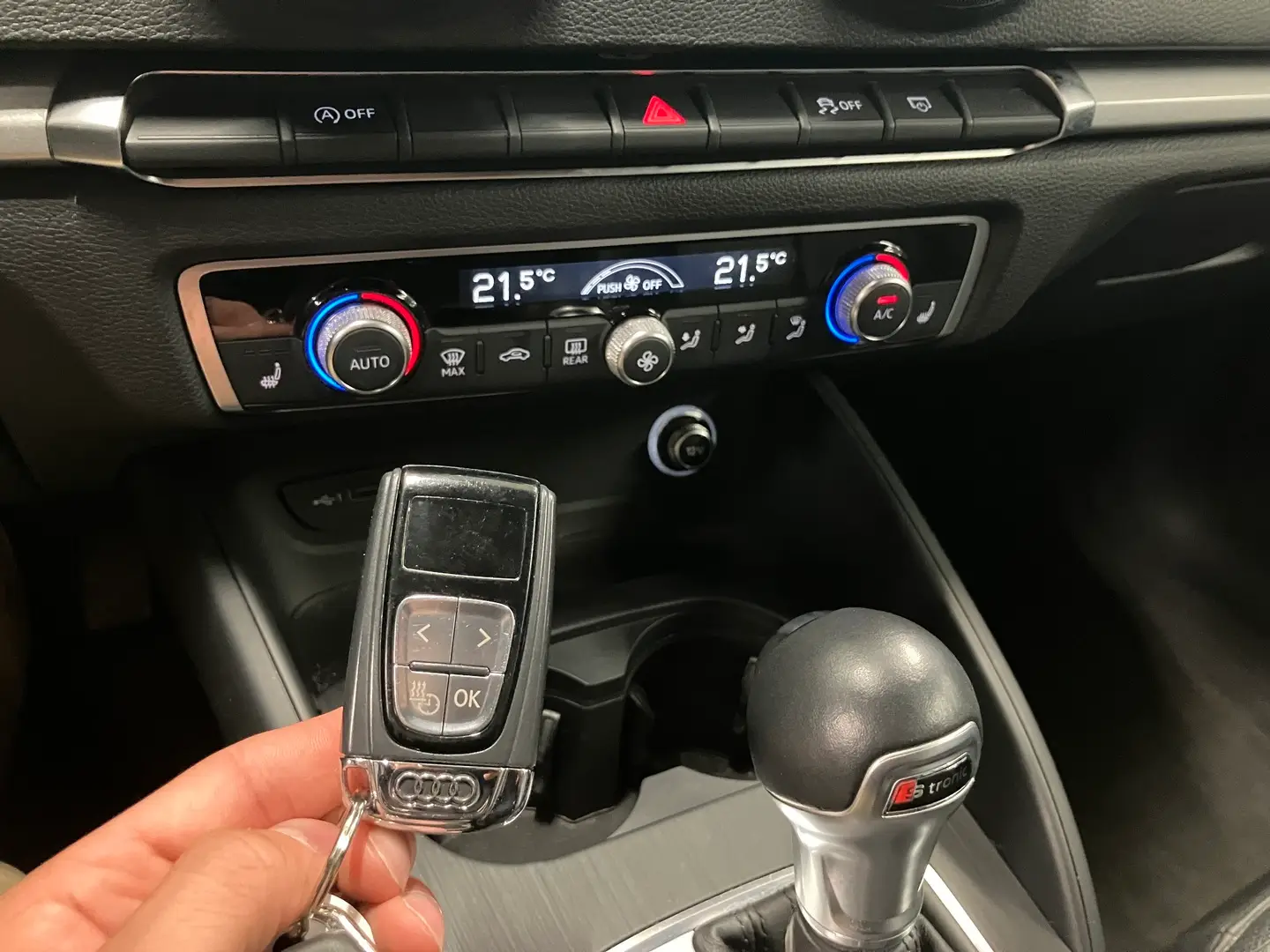 Car Image - 5ol048nfu8iIsw3NGYTTuf