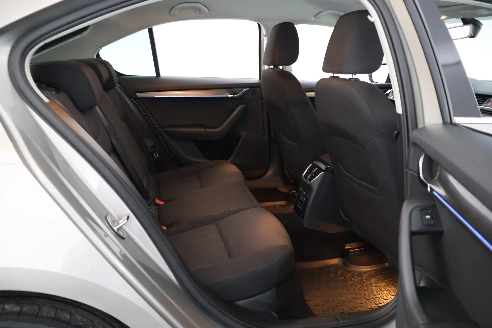 Car Image - 4K8xw0DmOrhKgv2AAUIhPb