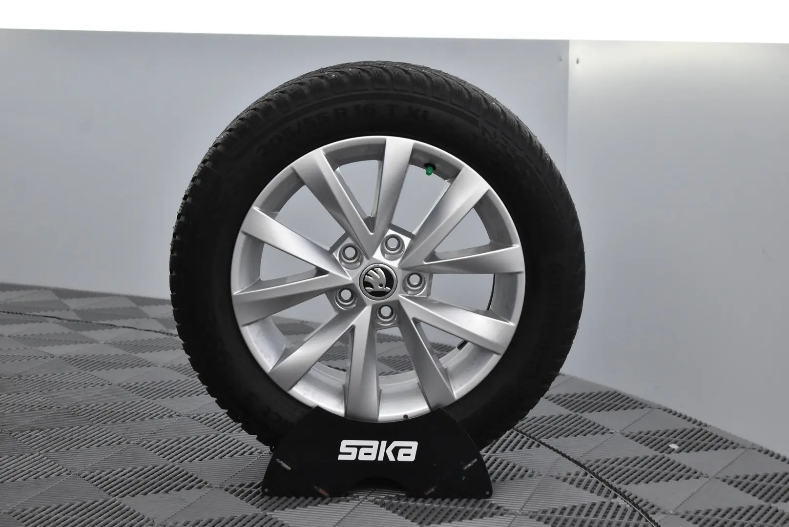 Car Image - 7jEO6Wez4FasiXAKUgp8I2
