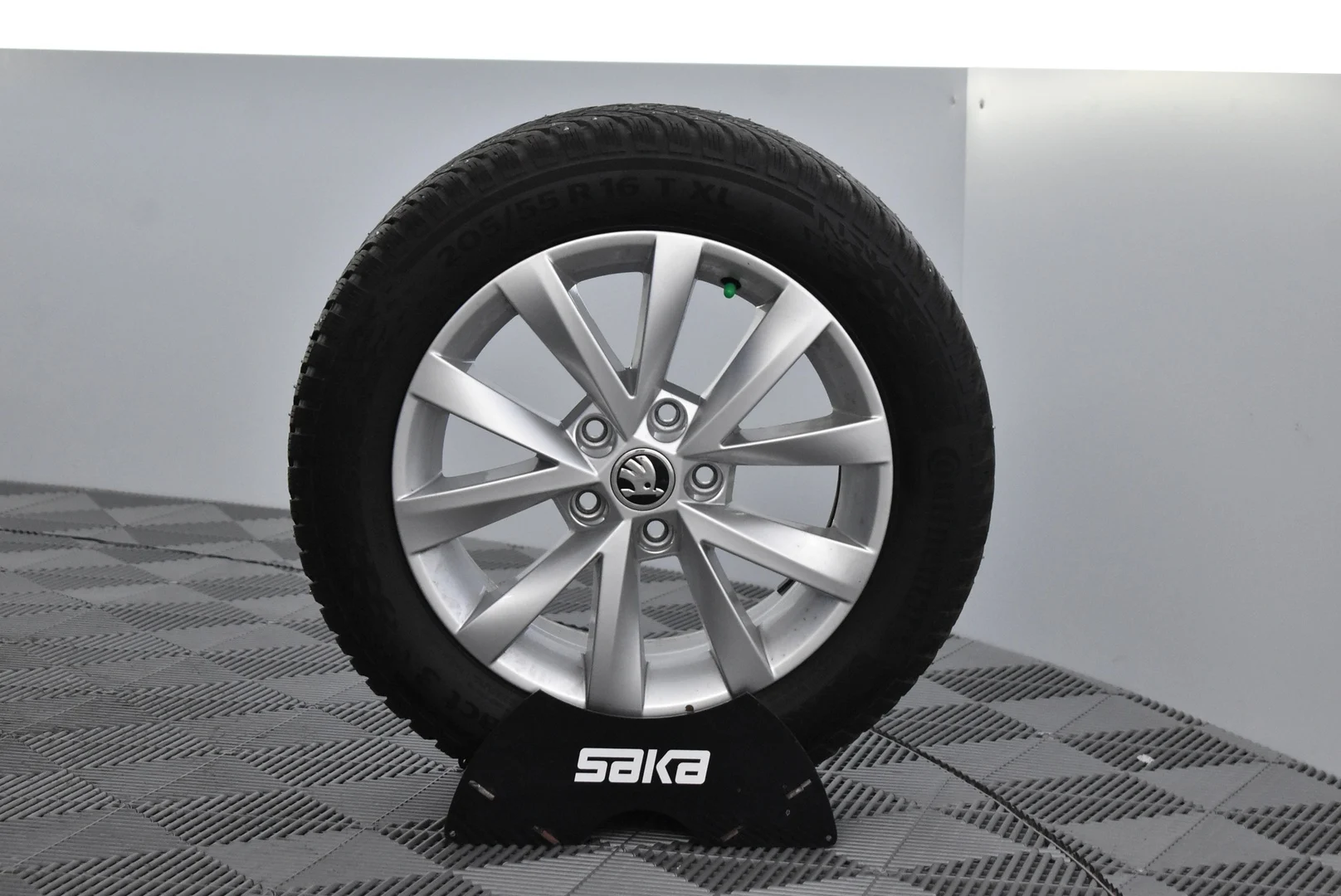 Car Image - 7jEO6Wez4FasiXAKUgp8I2