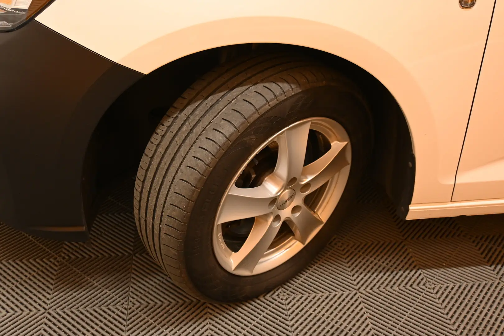 Car Image - 7JLqMT3CxUs07nYkjndDWn