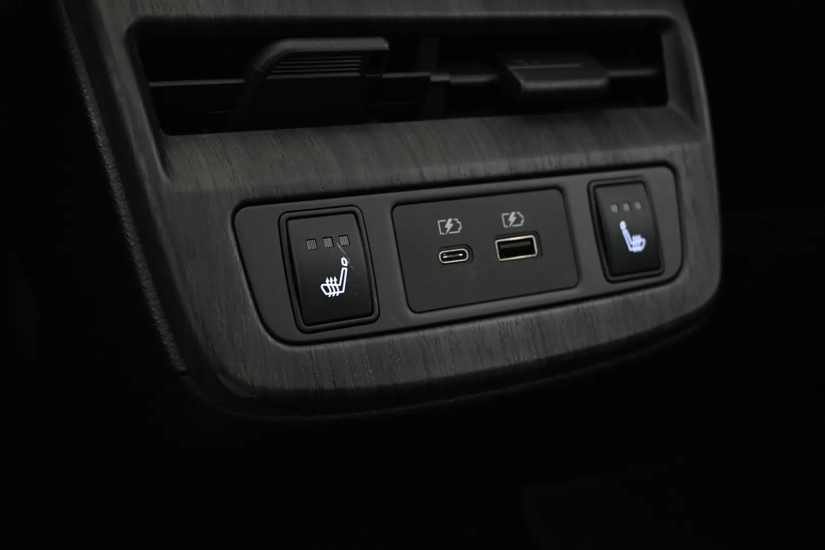 Car Image - DSB2fdyT2BrxXEZvxQY7N