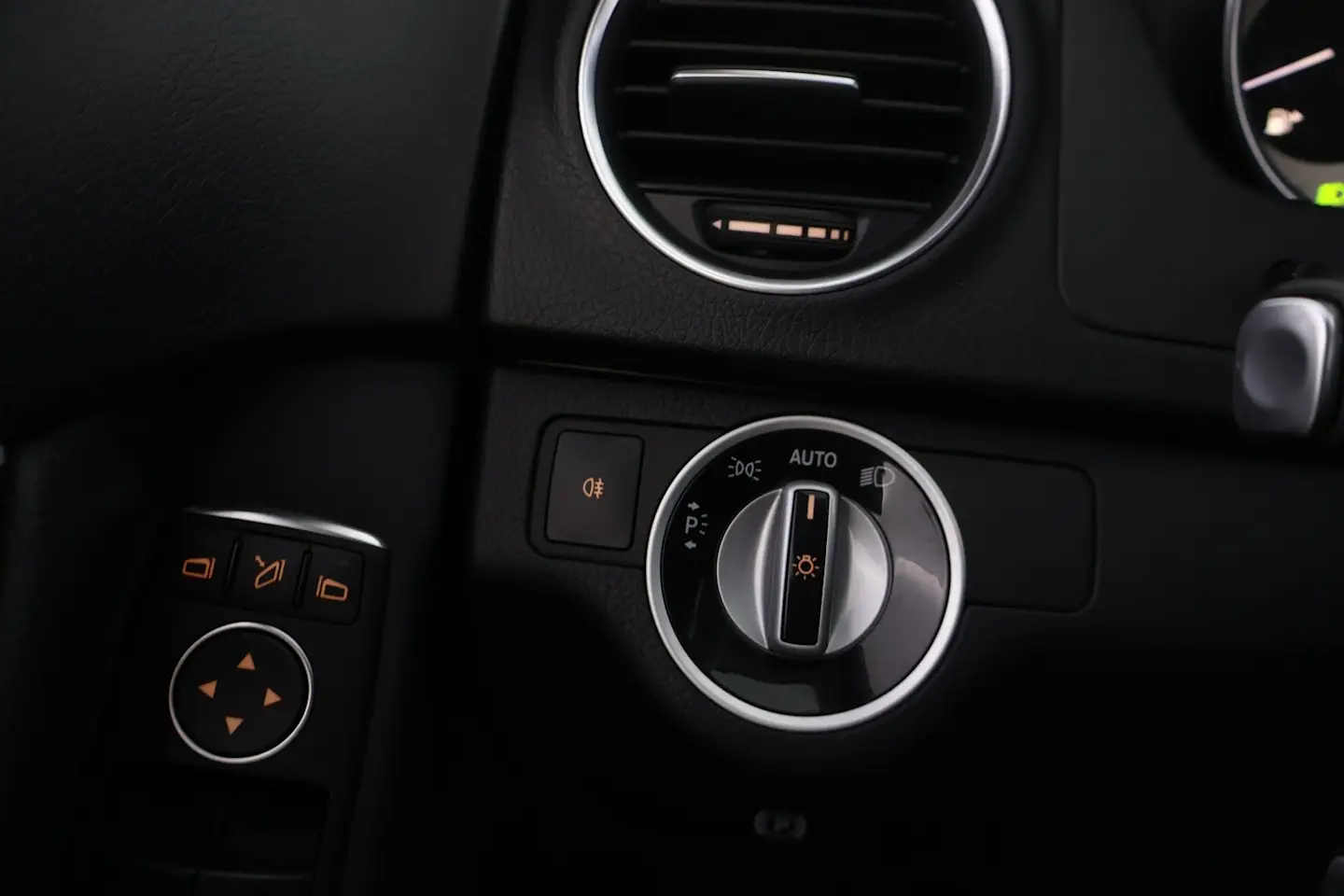 Car Image - 2nVkxbRWTzpZ7IR2moNT4Y