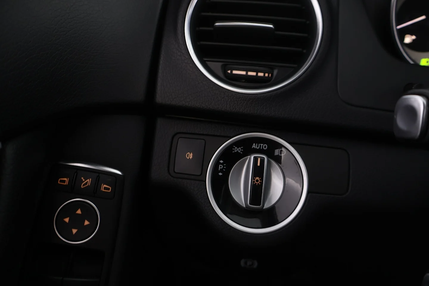 Car Image - 2nVkxbRWTzpZ7IR2moNT4Y