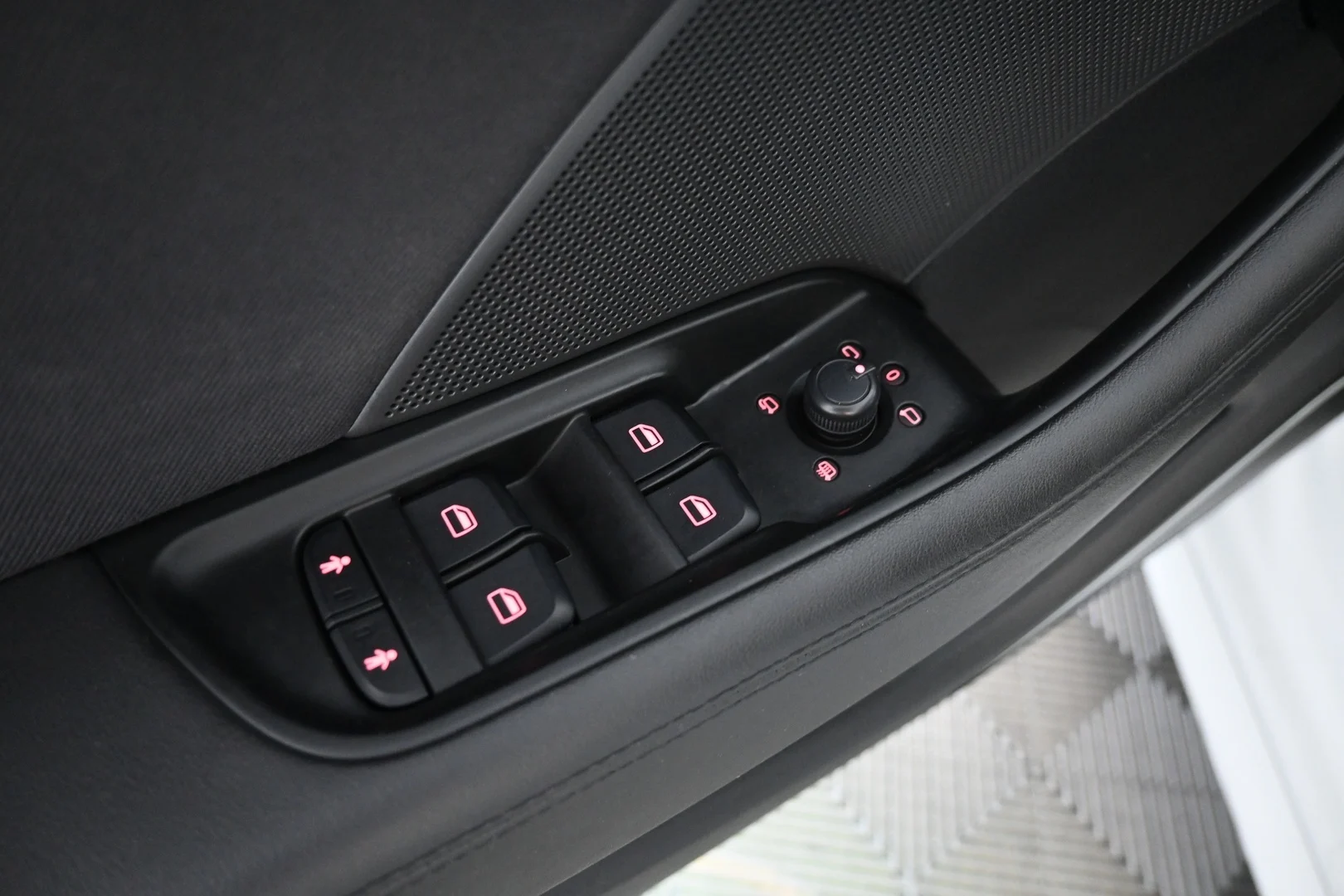 Car Image - 4vKMEcJjngUPCVDwuQT2si