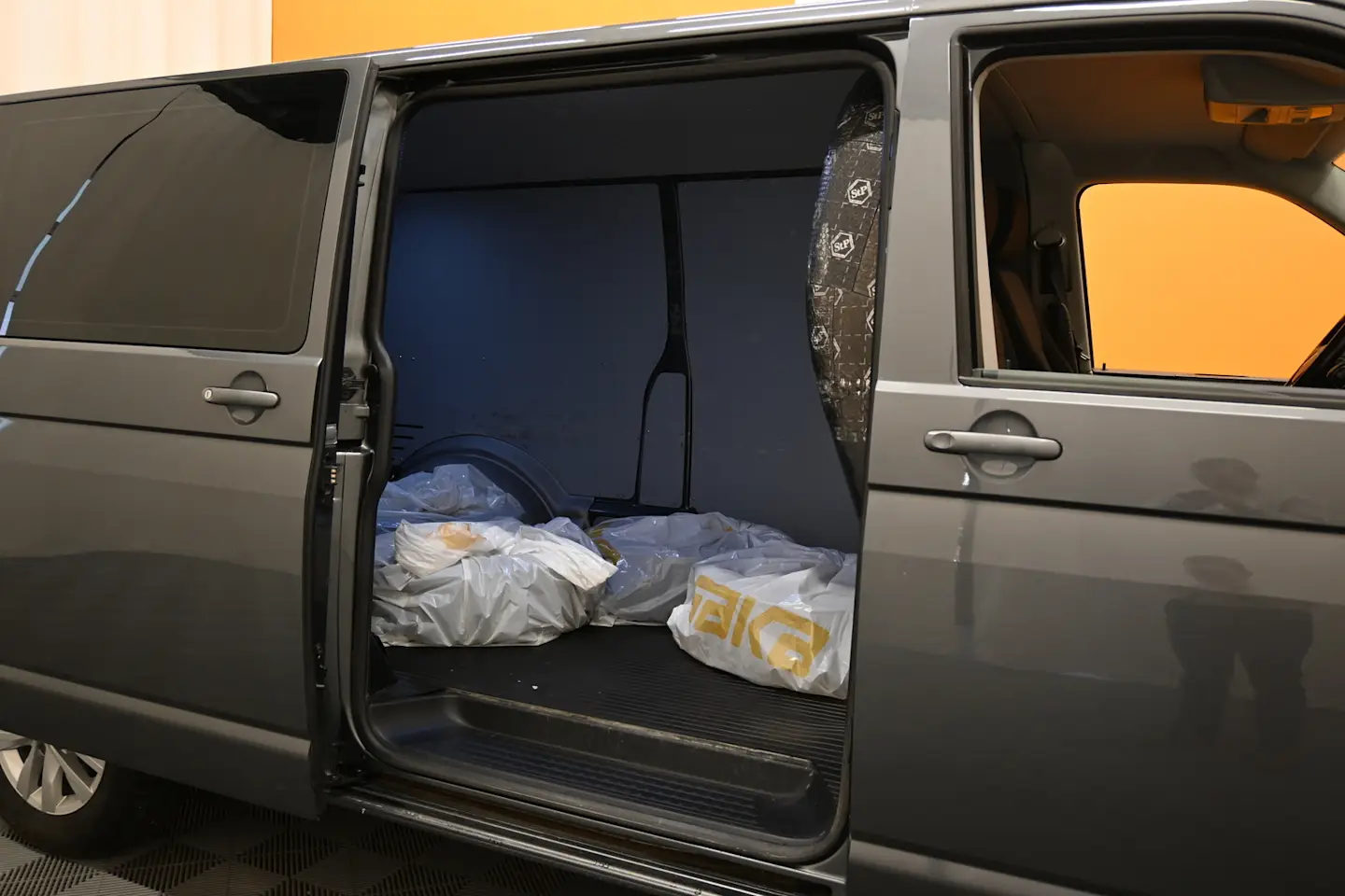 Car Image - 6Uf7doUgxTa9V12IdZXfEq