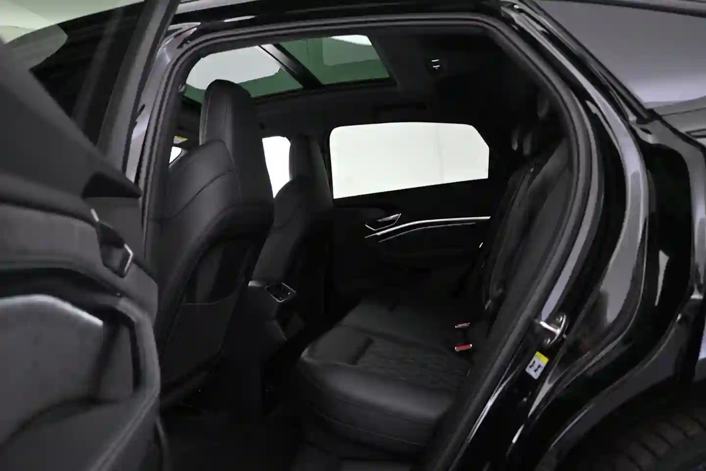 Car Image - 3SeTrWVFpMxFcxx8TpHywU