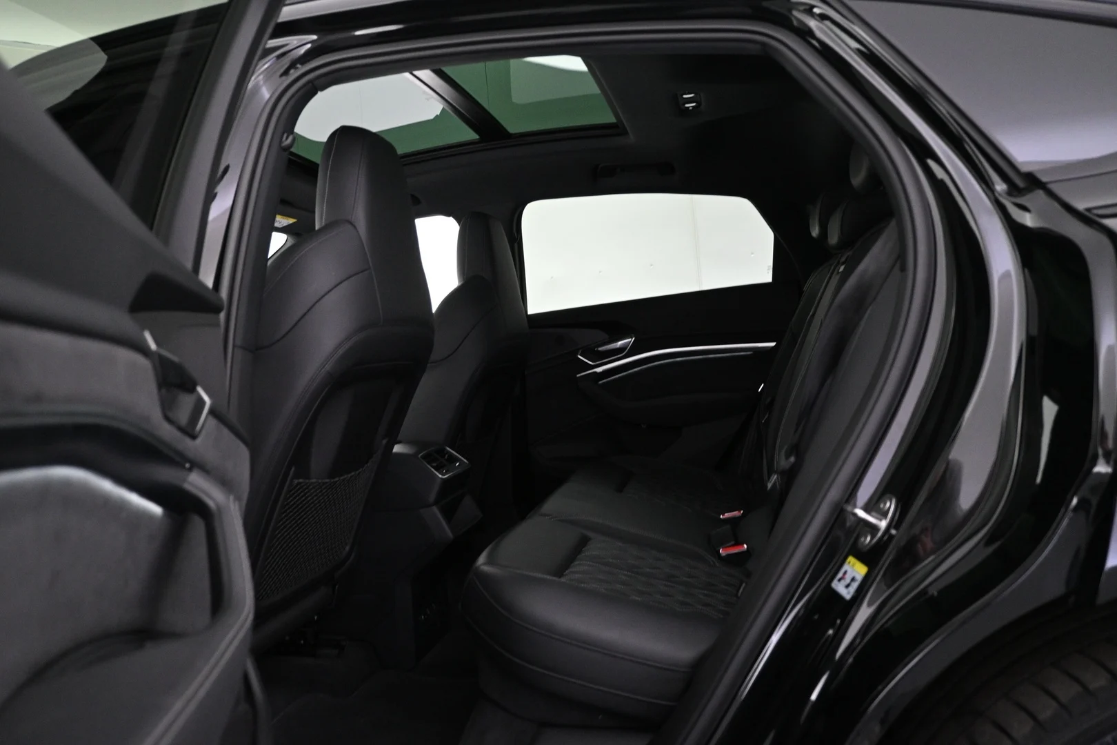 Car Image - 3SeTrWVFpMxFcxx8TpHywU