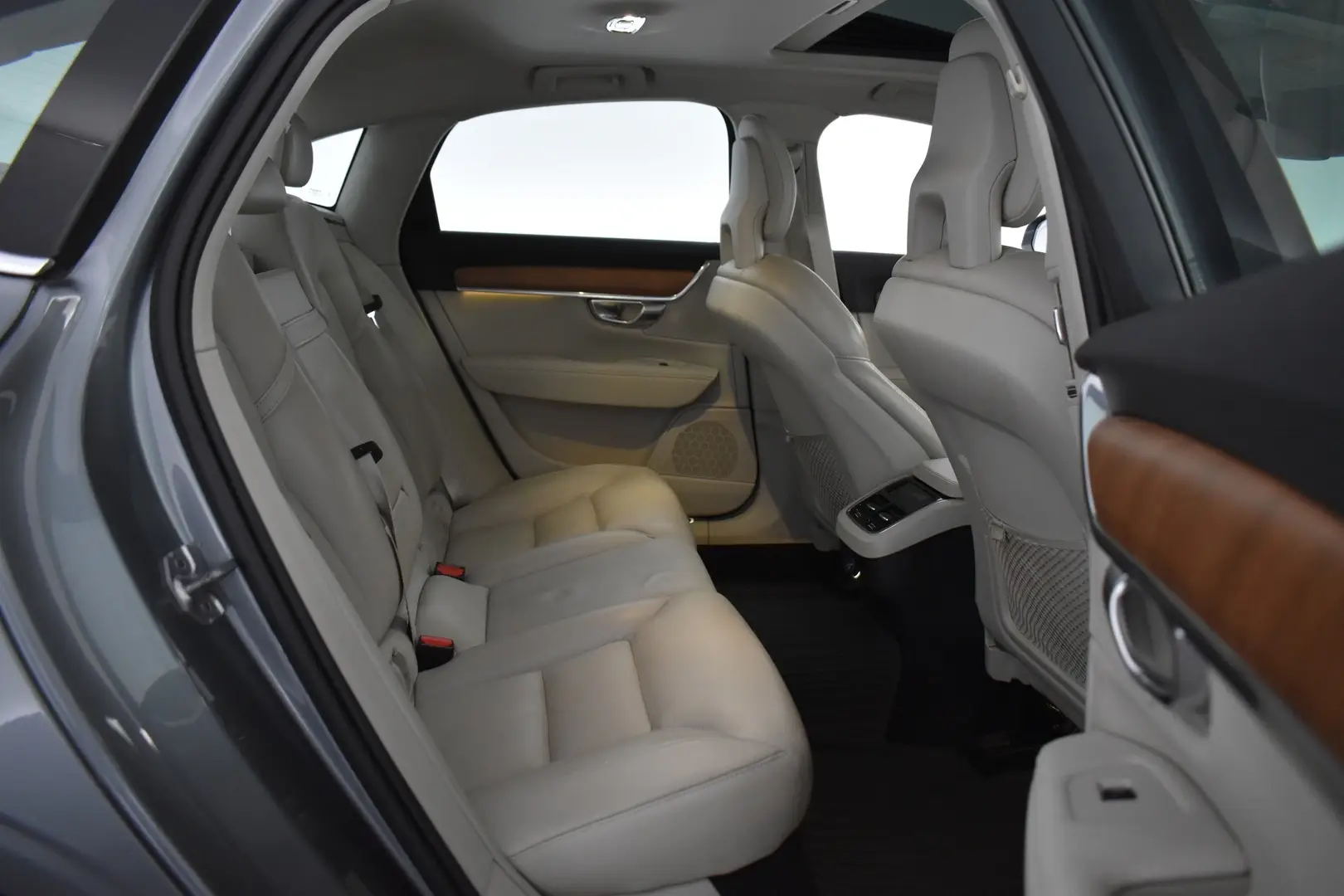 Car Image - 3CPNwNgsBFYMF6OHWsXgNW