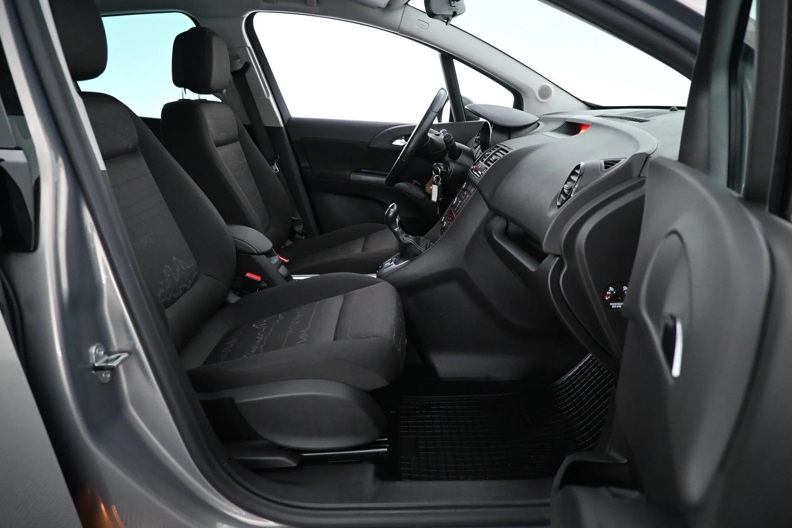 Car Image - 3ErD7zzcaAIS8fYoZ8IV4r