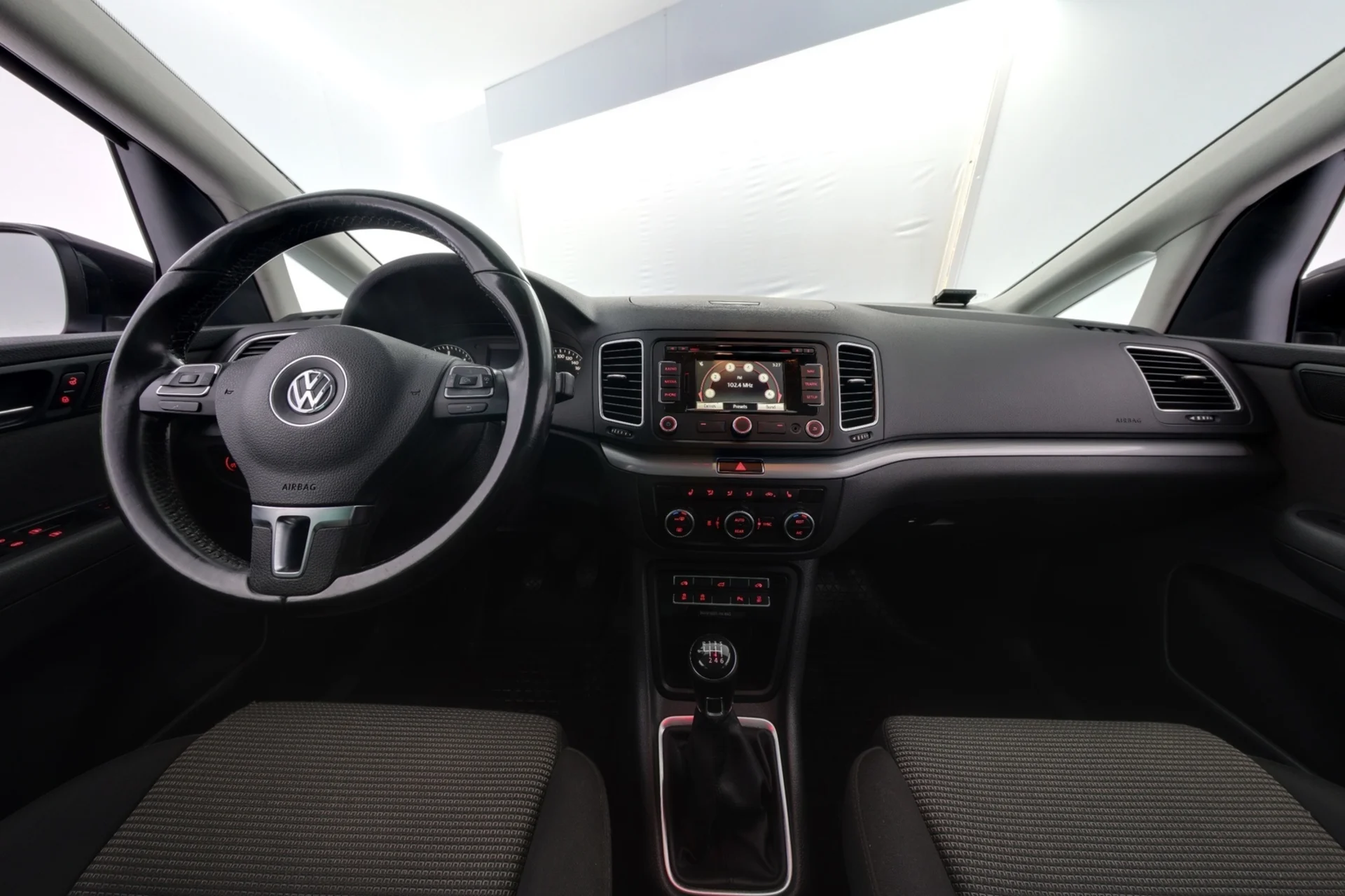 Car Image - q7E2zPZMD7lno2XxLv51q