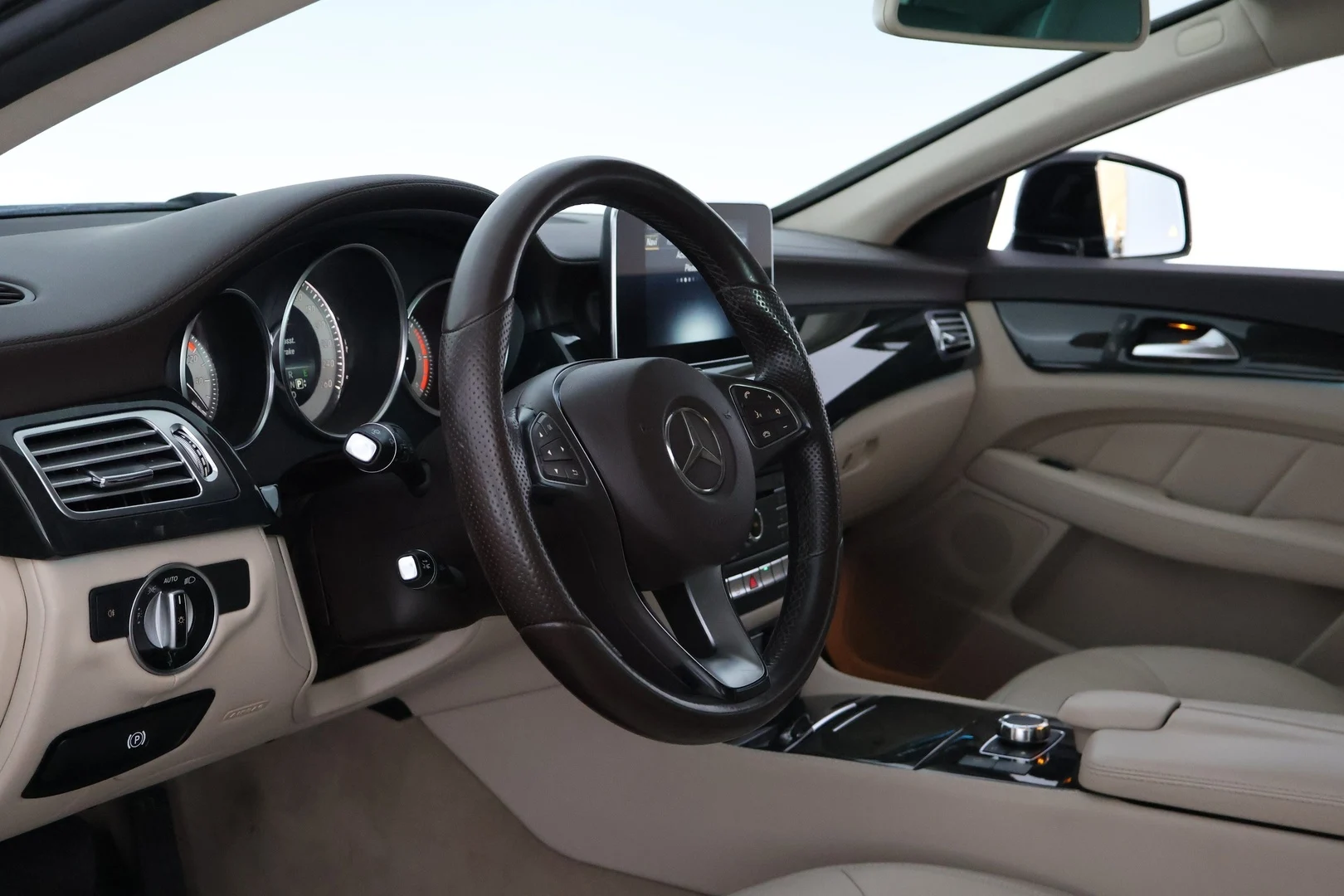 Car Image - 6u8XPSLxIgo8m12XZT656E