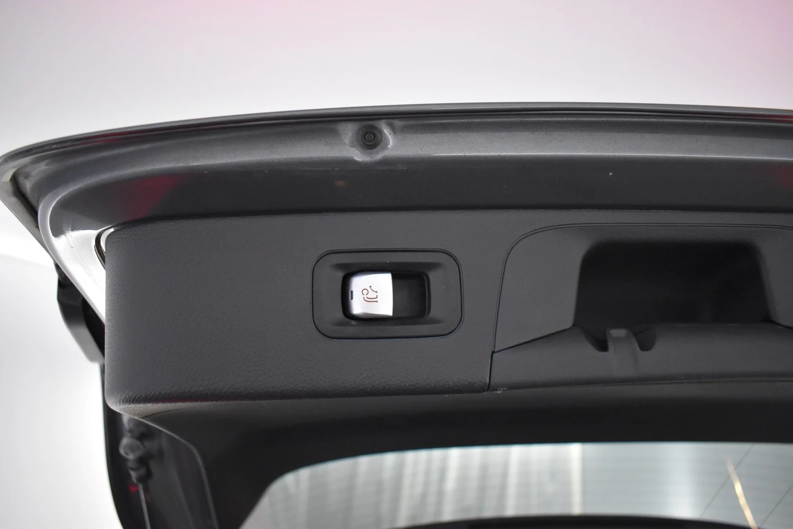 Car Image - 4s7ceUmgRVZNQ28F42fOBn