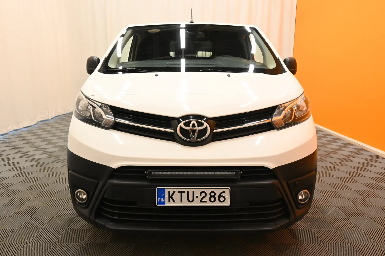 Car Image - 2oPVfkl1KgJVgvKasjnYLD