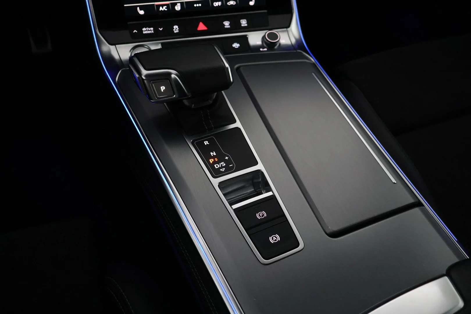 Car Image - 2cEIQeod3zcv7NHyAuGl7U
