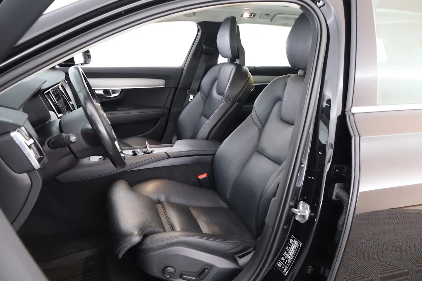 Car Image - 73Q5M2wTCcbRbEvpNTaK4W