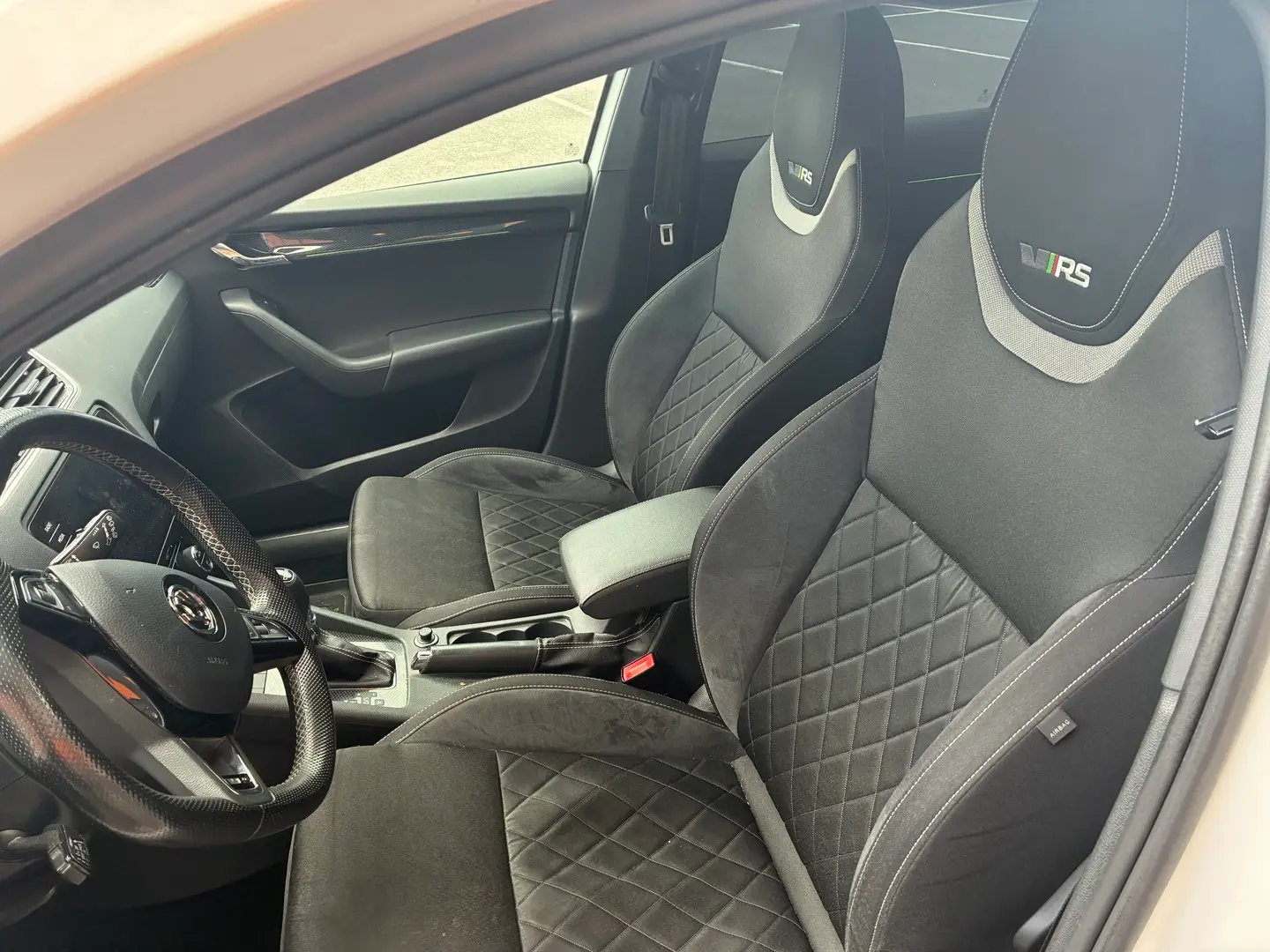 Car Image - vDBaP7zyuBPTHM28sc9f7