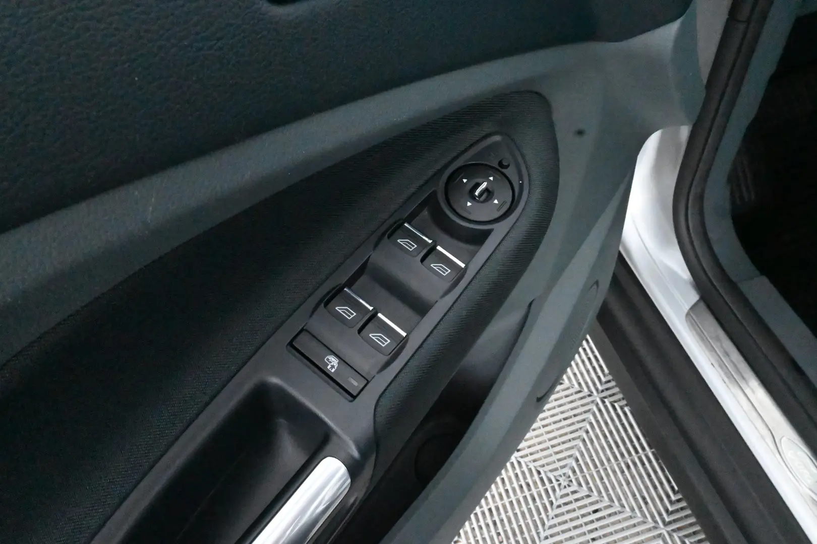 Car Image - 4u5Xbn1X6wYeCwCW2JTbh2