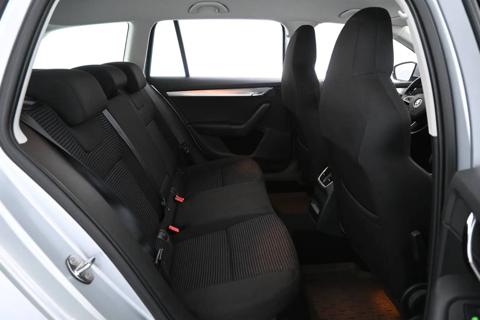 Car Image - 6baAtkwKpZgIu4MSJBSGuz