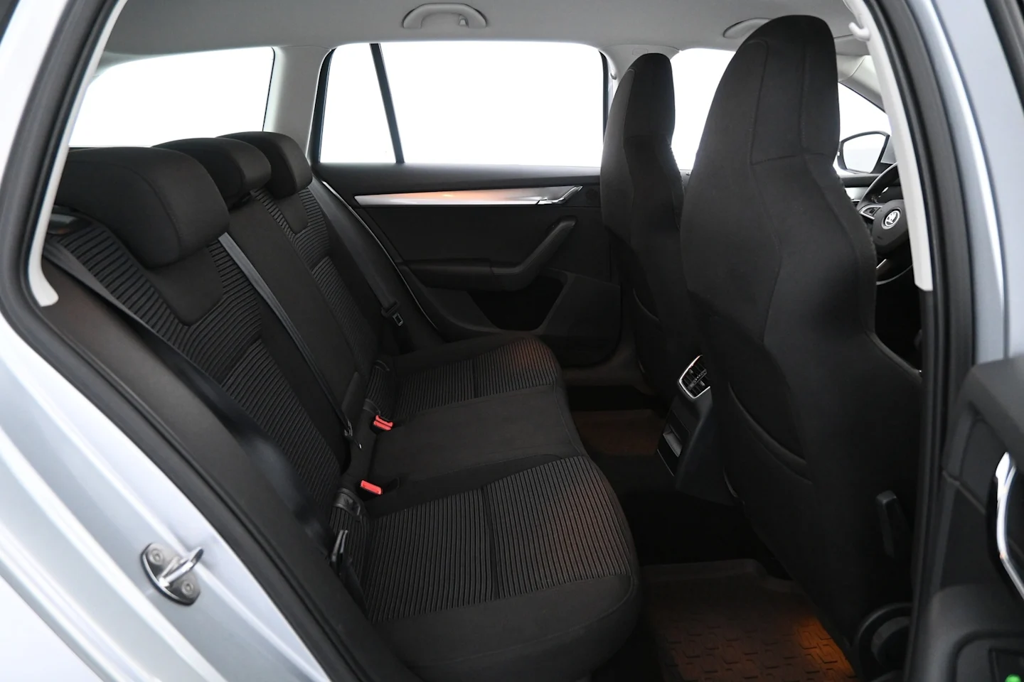 Car Image - 6baAtkwKpZgIu4MSJBSGuz