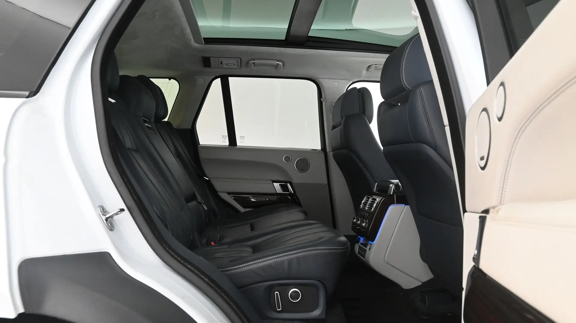 Car Image - 1WG56KSwSB8yQc2U02Q44h