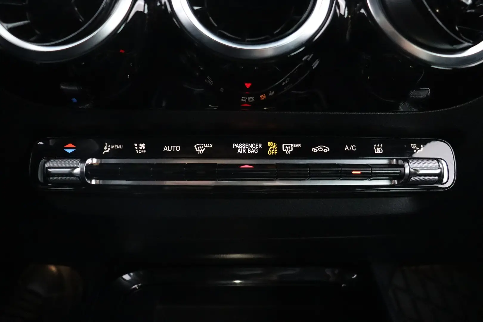 Car Image - 4QDYB2cTvvp4fEYM49Oxqo