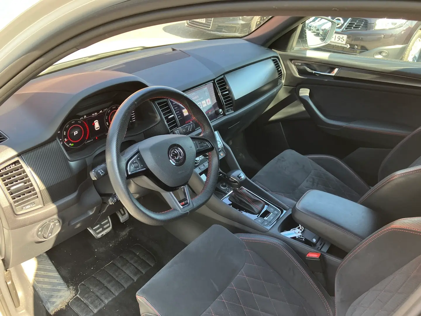 Car Image - 4kWf4DLbzT6Cdh8F7LGxhS