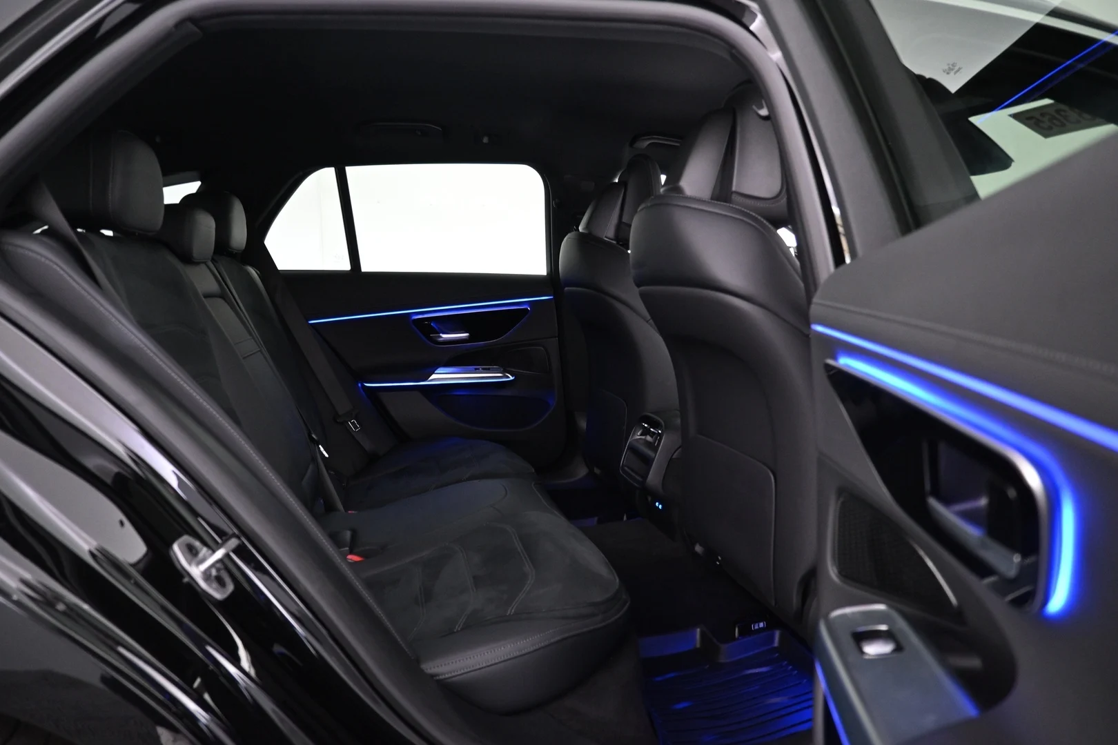 Car Image - 49N08pO6l9LmBIrjrSv1qt