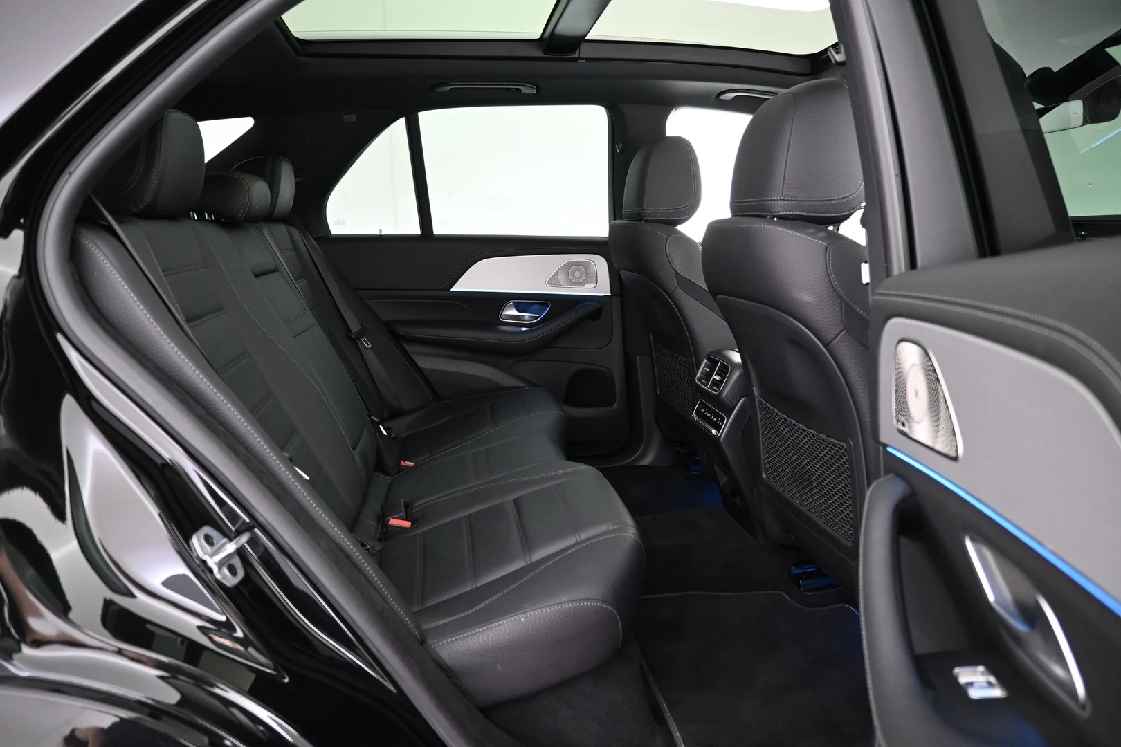 Car Image - 1WNJH7q4Ju8s3XseHfkkMC