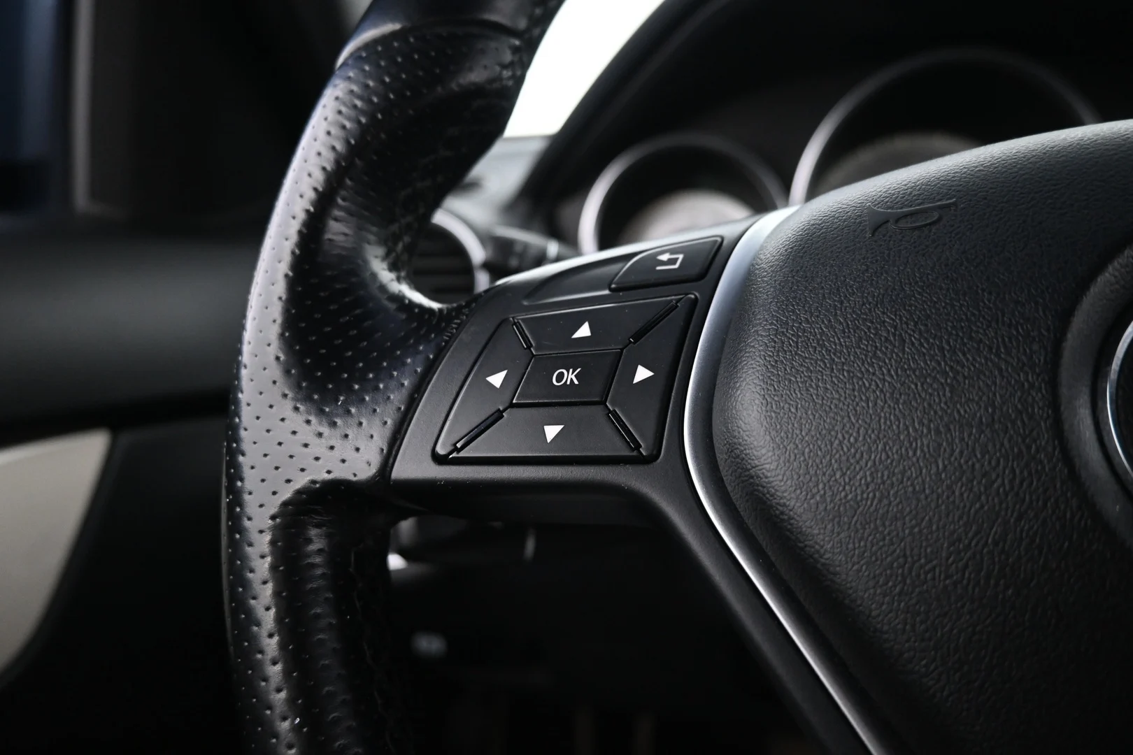 Car Image - 1kAPCpuY3V9ZbTSMOYFimz