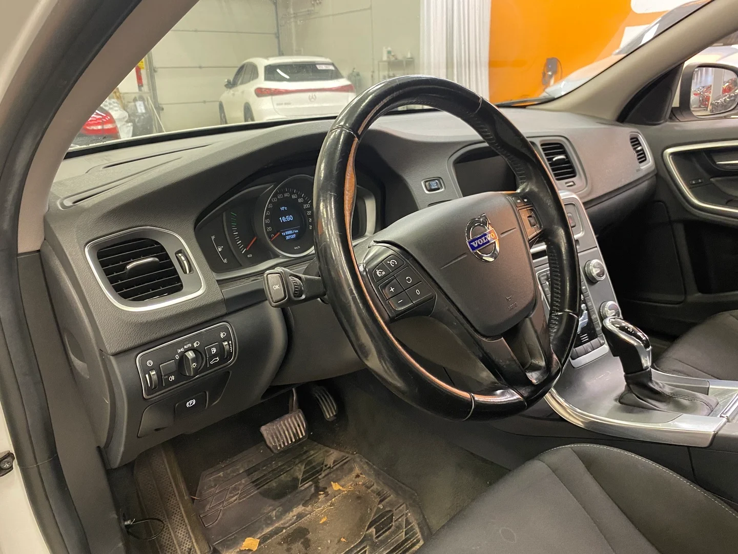 Car Image - 4DQDoaGwwtSstzuiuMNzX0