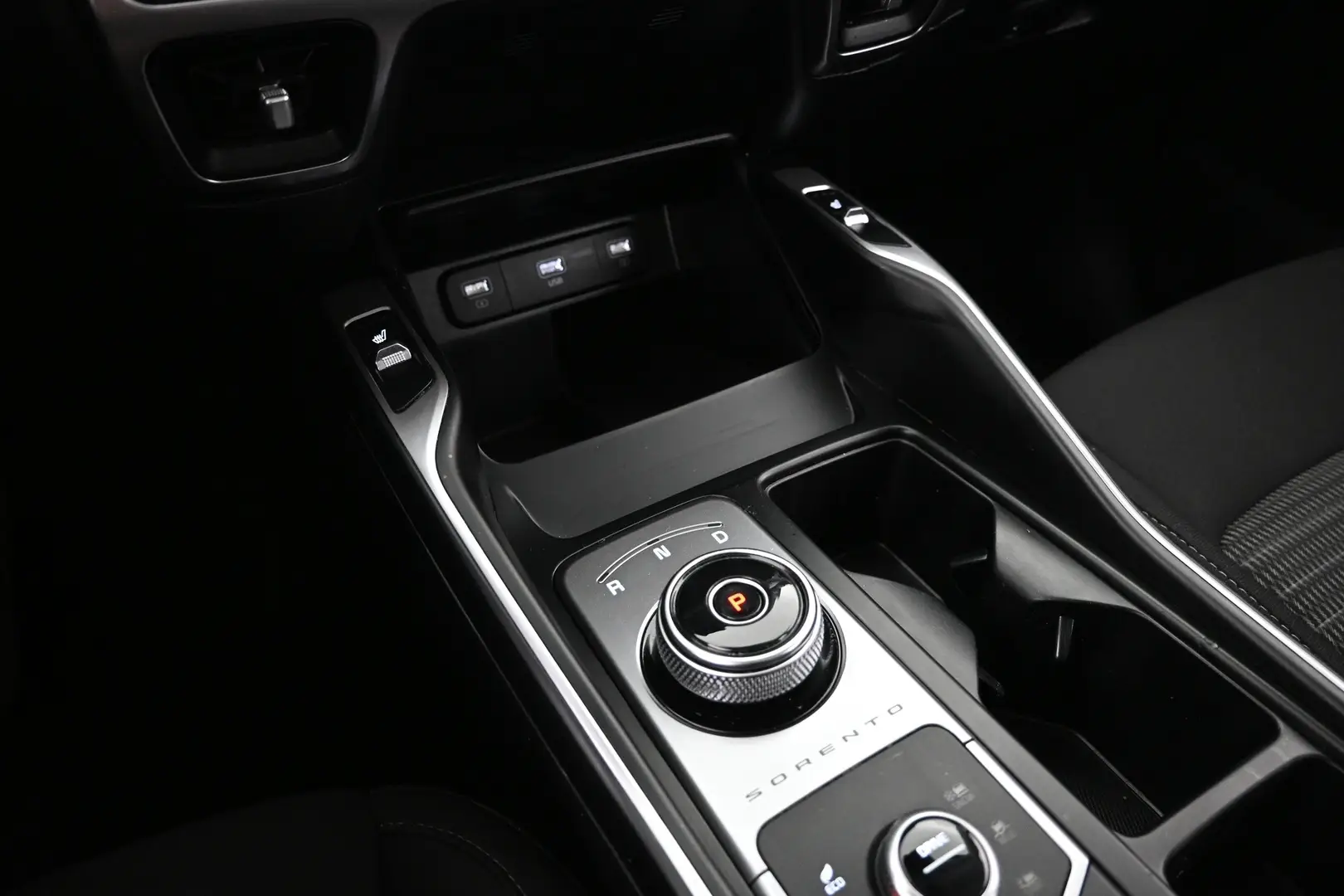 Car Image - 3P4PIMcS3LyDyEdvNjOeZu