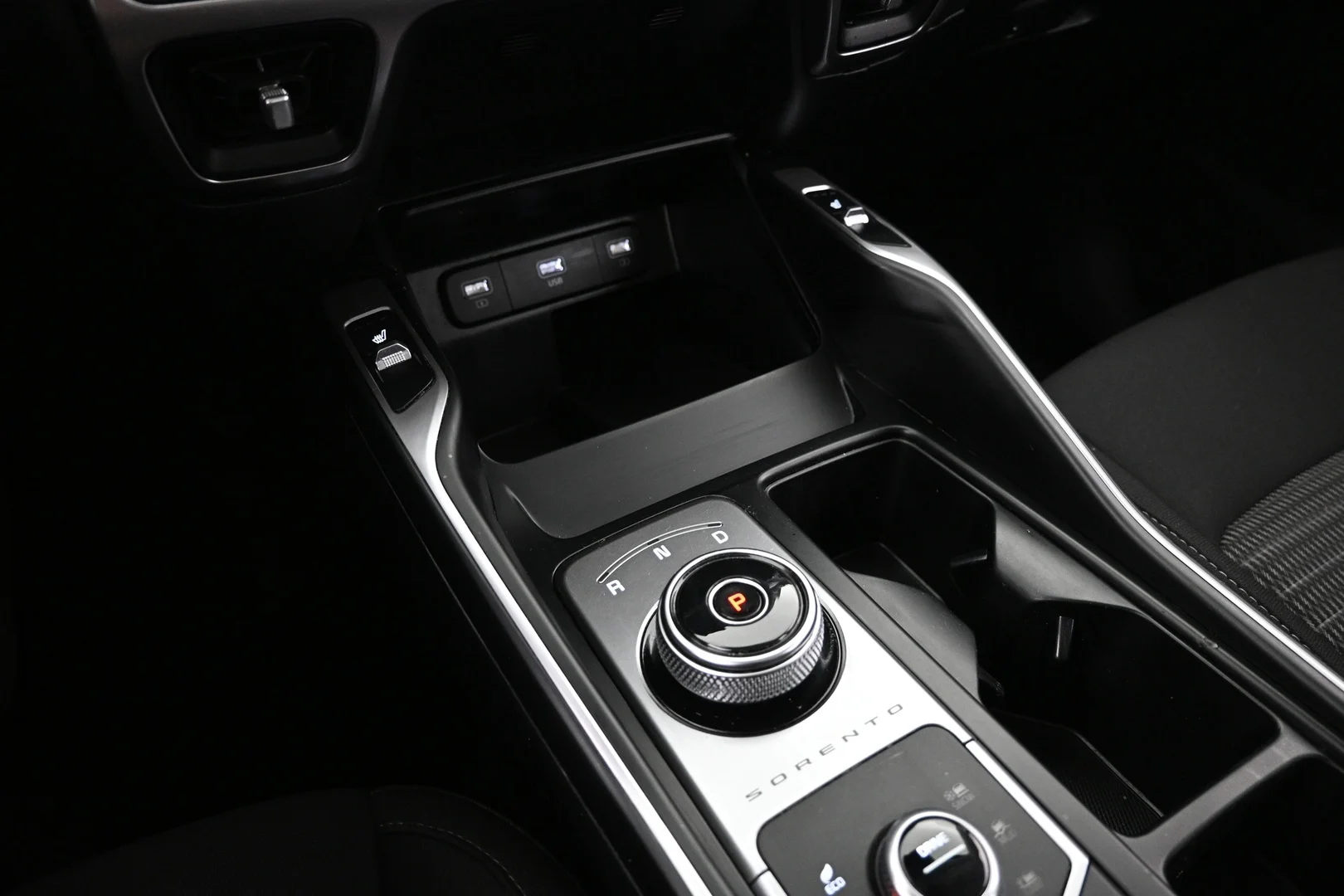 Car Image - 3P4PIMcS3LyDyEdvNjOeZu
