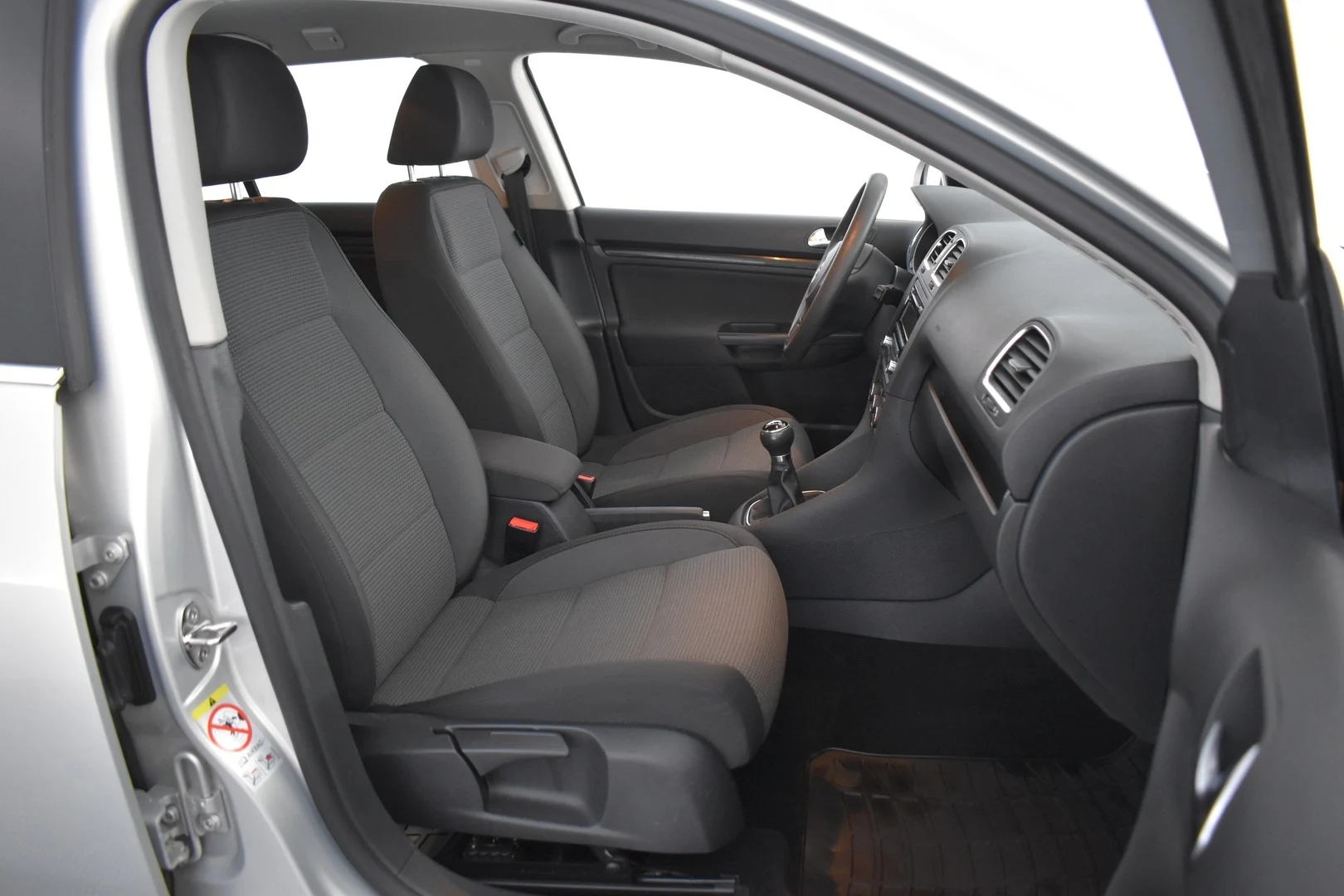 Car Image - 2zyiy1cli5QgAD4EVd4WIl