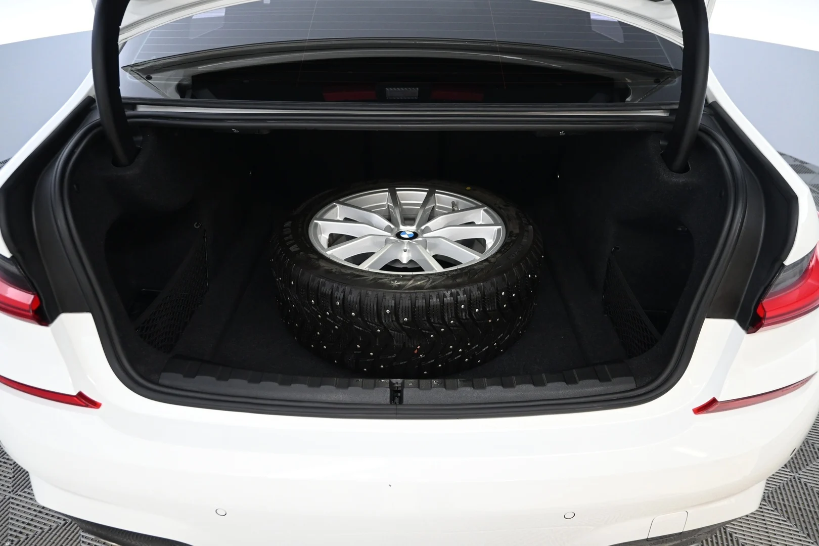 Car Image - 7shqLvNQvxWlOBBPrIqXyj