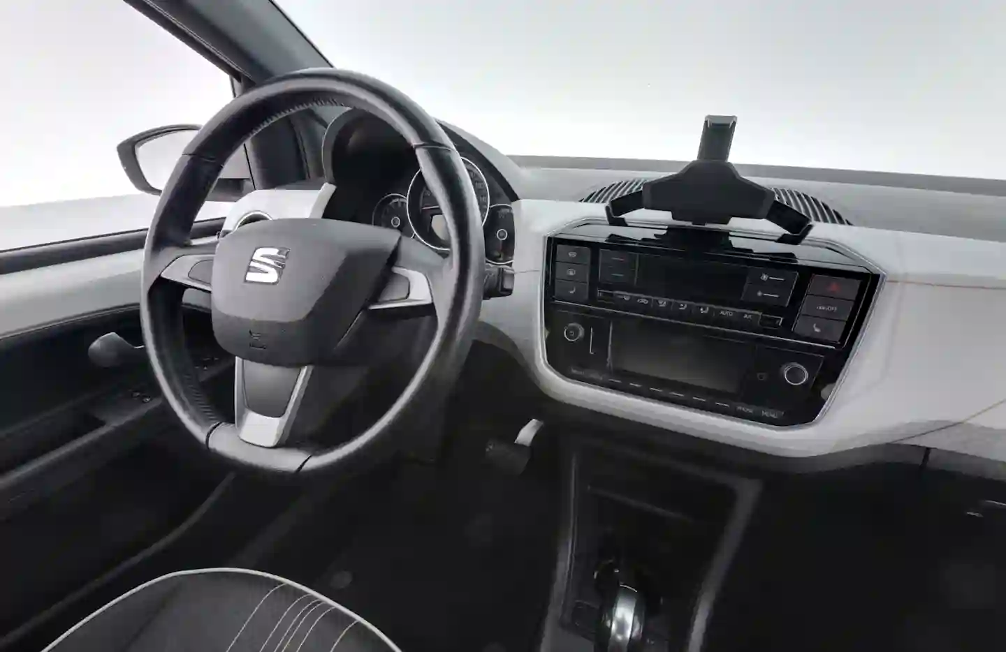 Car Image - 33gSiKYWe1SDzsVGjoF13u